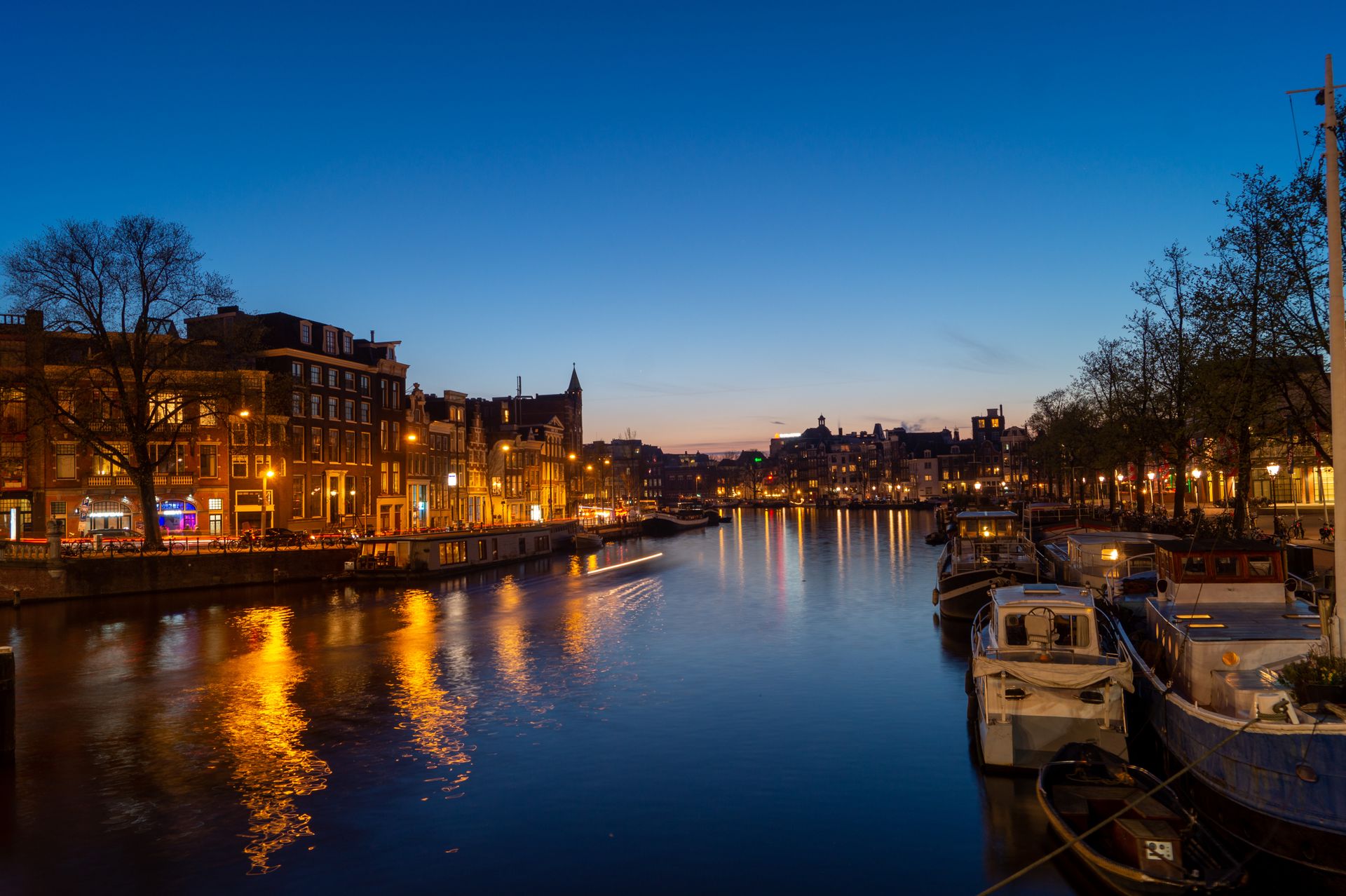 Amsterdam Gay Cruising Guide: Outdoor Spots, Saunas & Dark Rooms